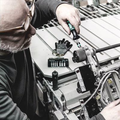 Series 7400 Kraftform adjustable torque screwdrivers (0.1-3.0 Nm) with Rapidaptor quick-release chuck